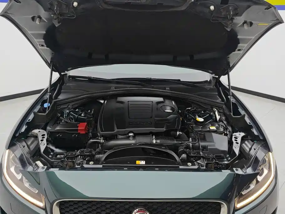 Jaguar F-PACE 2017 — фото 10
