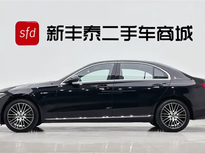 Mercedes-Benz C-Class 2024 — фото 4