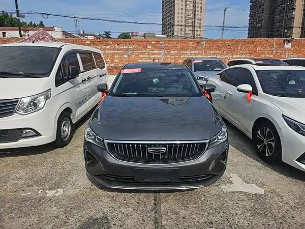 Geely Emgrand 2022