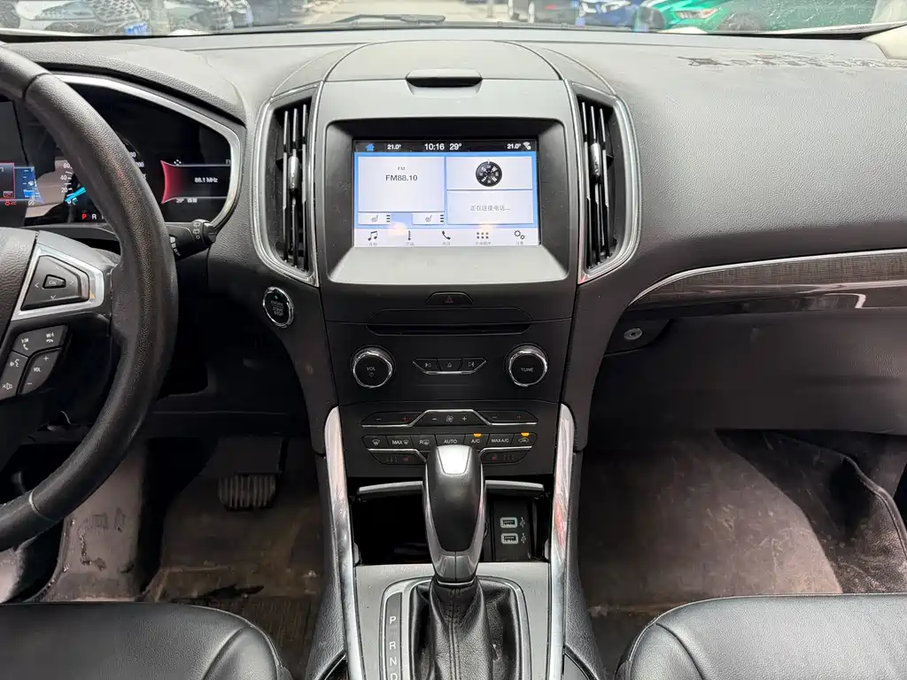 Ford Edge 2018 — фото 15