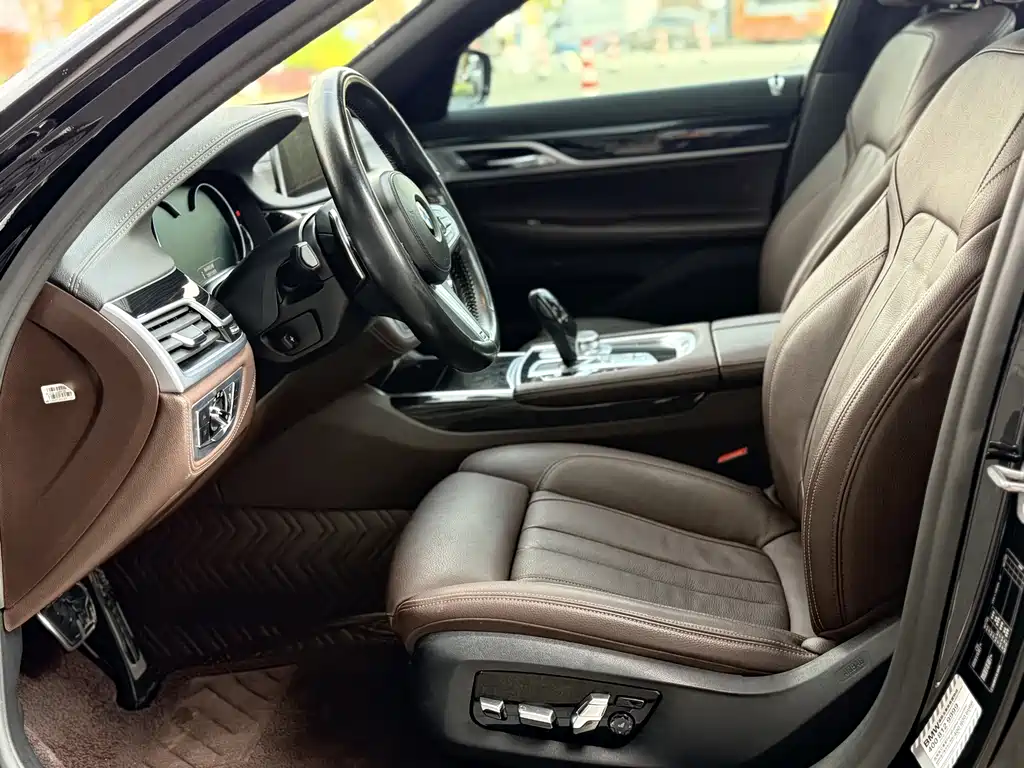 BMW 7 Series 2019 — фото 15