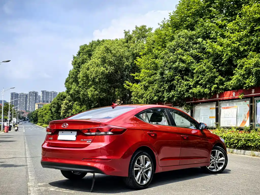 Hyundai Elantra 2016 — фото 5