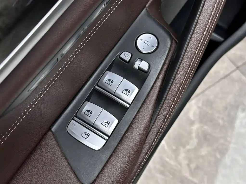 BMW 5 Series 2021 — фото 17