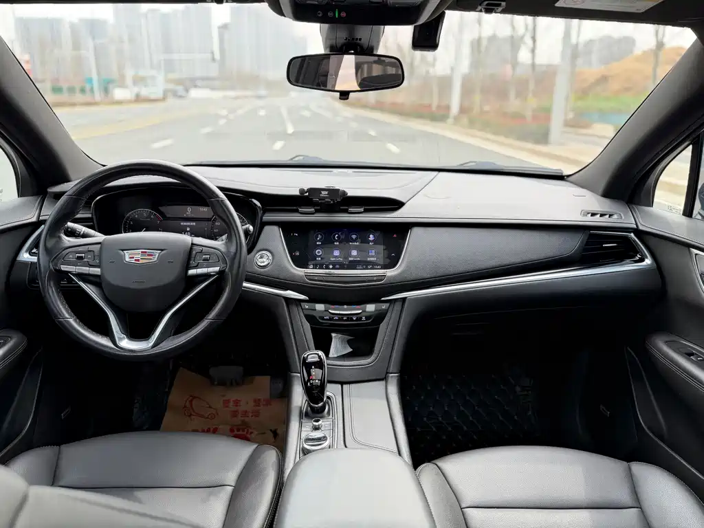 Cadillac XT6 2021 — фото 10