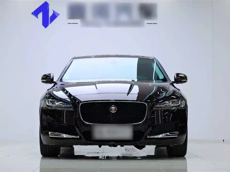 Jaguar XFL 2018 — фото 25