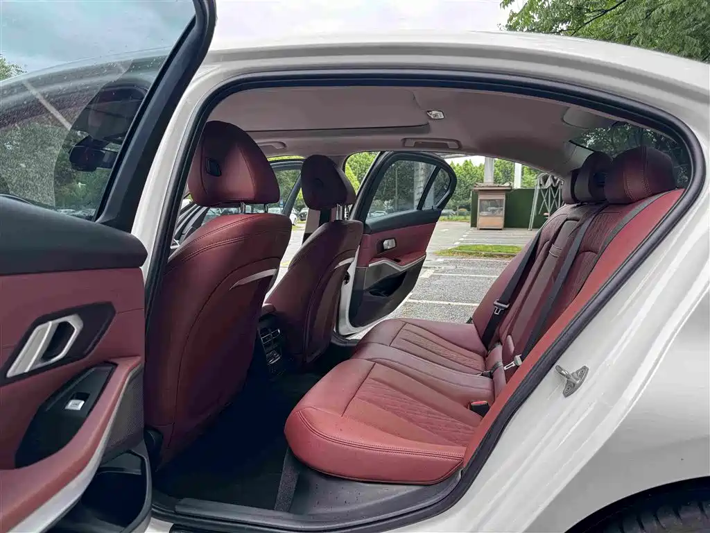 BMW 3 Series 2023 — фото 15