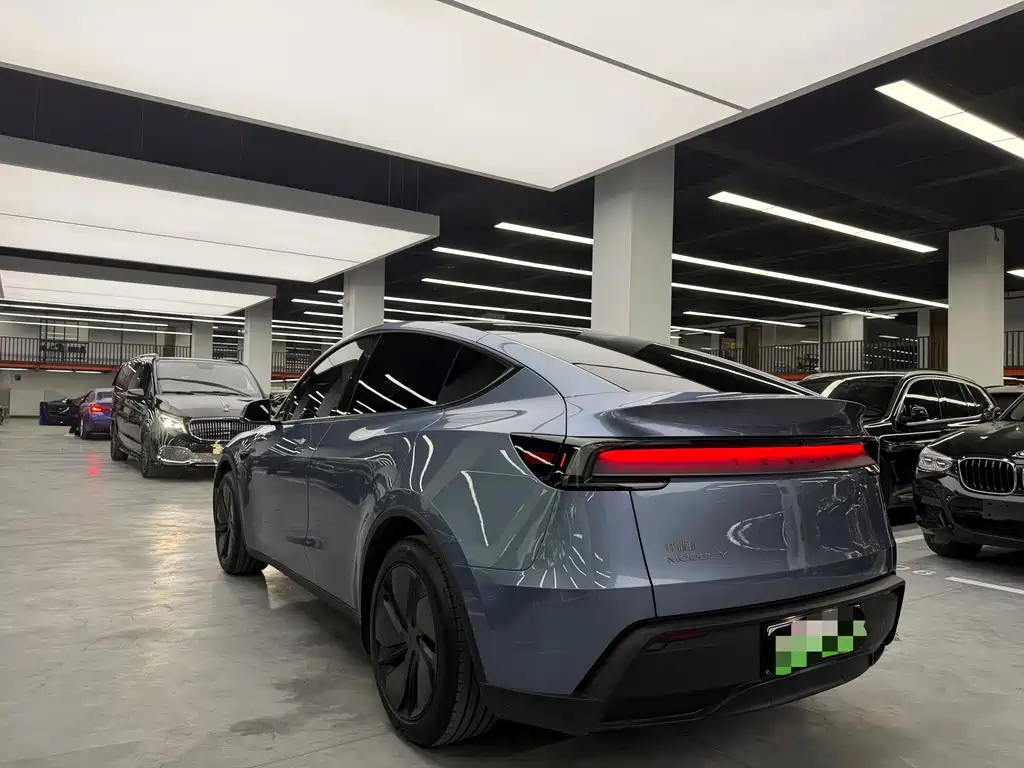 Tesla Model Y 2025 — фото 15