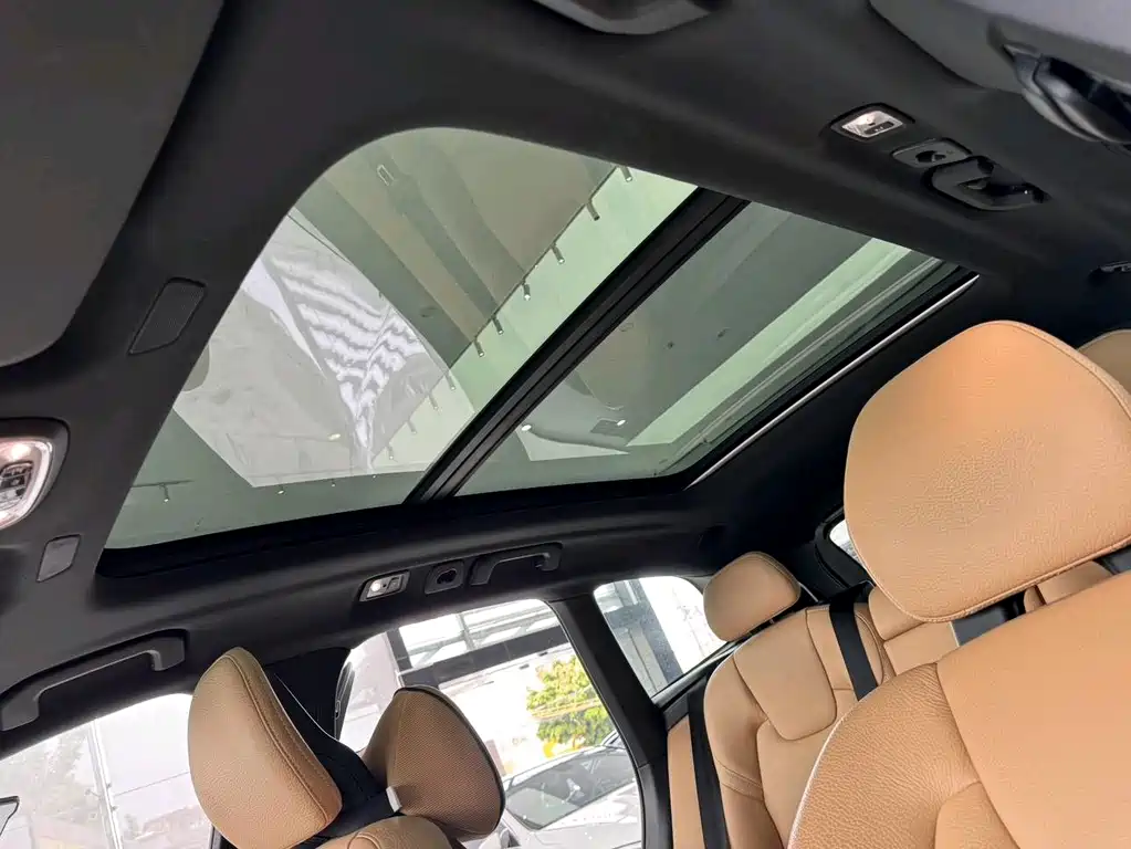 Volvo XC60 2018 — фото 20