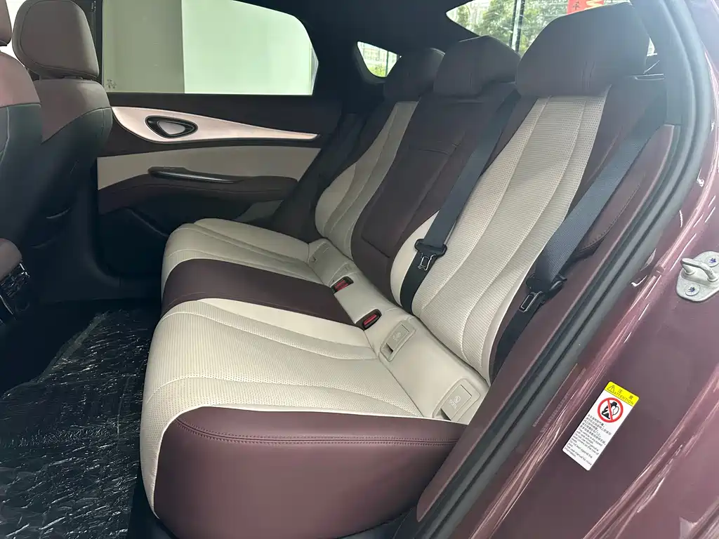 BYD Seal 07 DM-i 2025 — фото 20