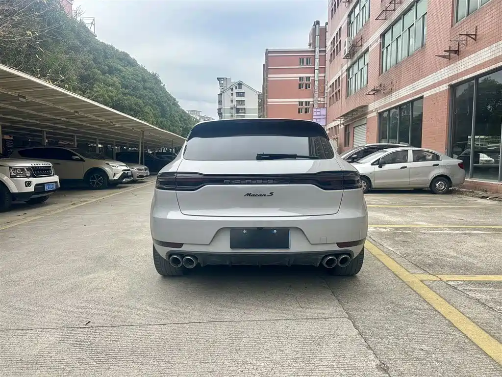 Porsche Macan 2021