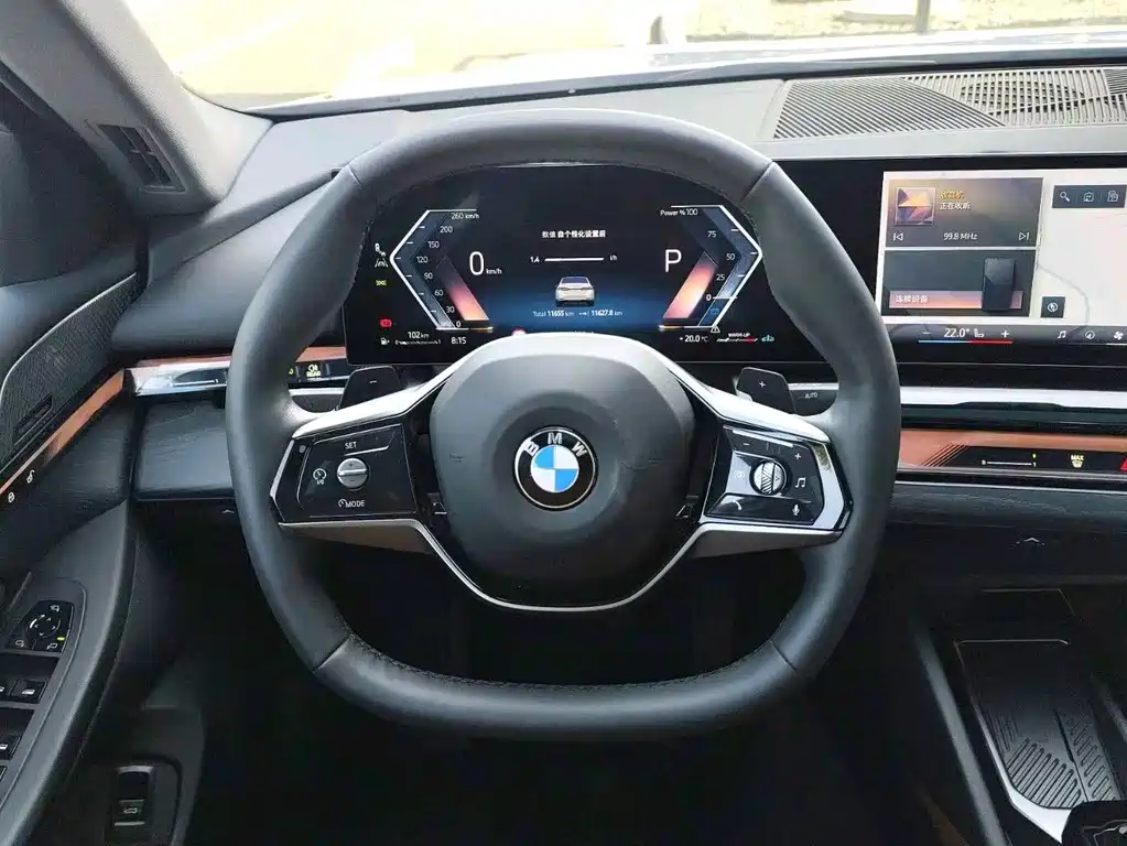 BMW 5 Series 2025 — фото 12