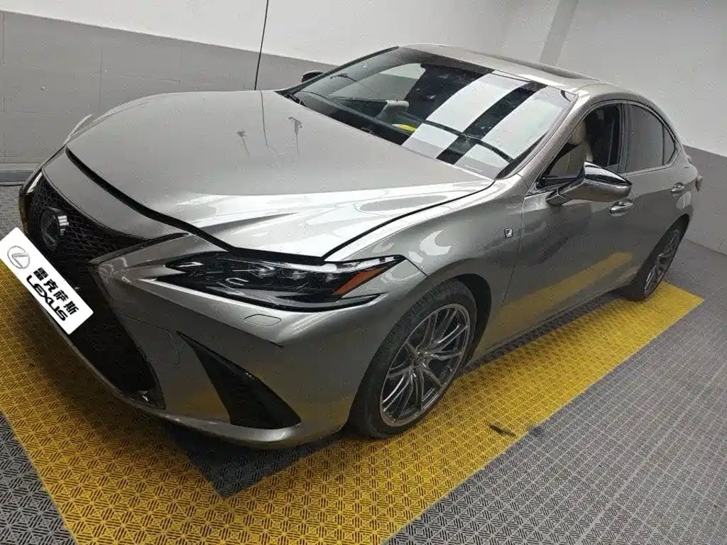 Lexus ES 2022 — фото 1