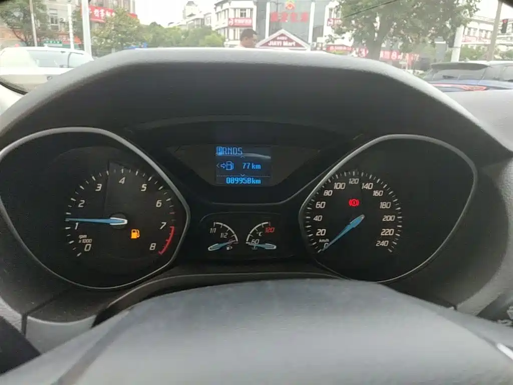 Ford Focus 2015 — фото 12
