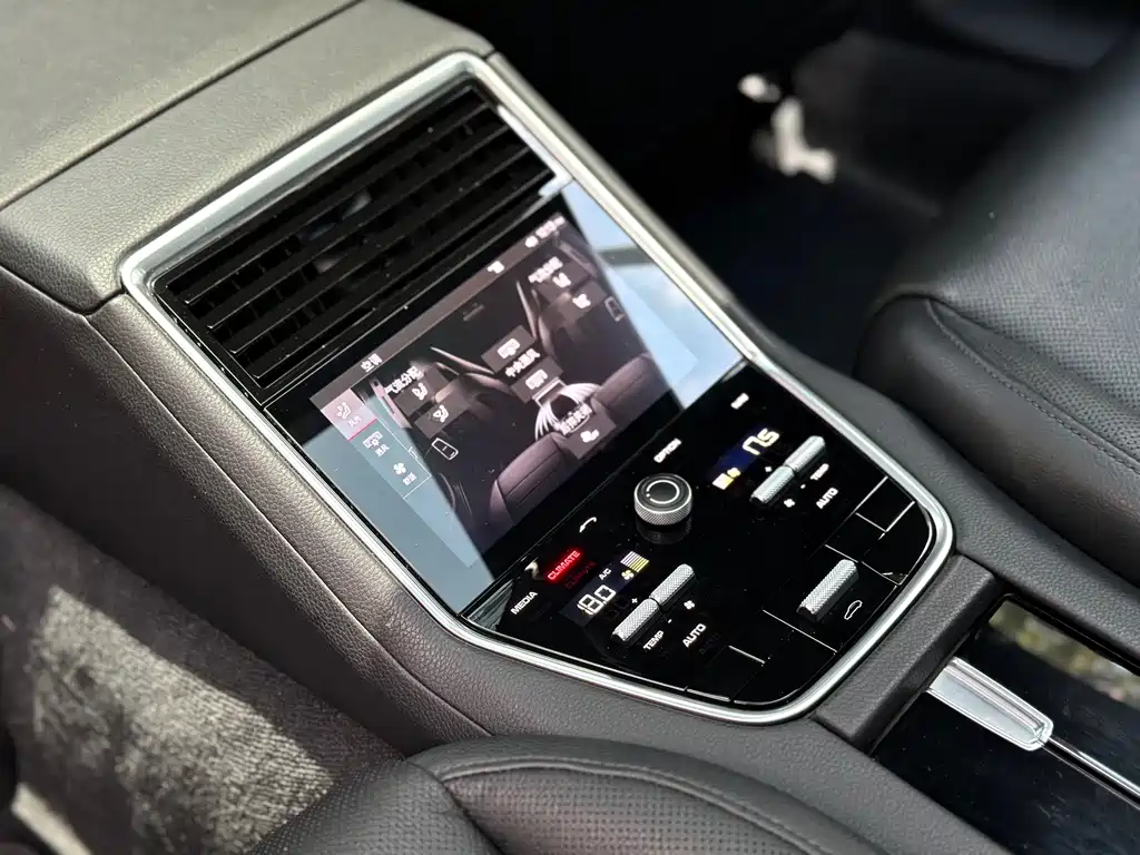 Porsche Panamera 2019 — фото 19