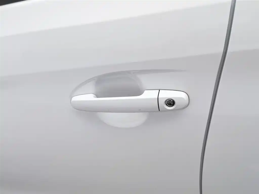 Toyota Yaris L 2020 — фото 18