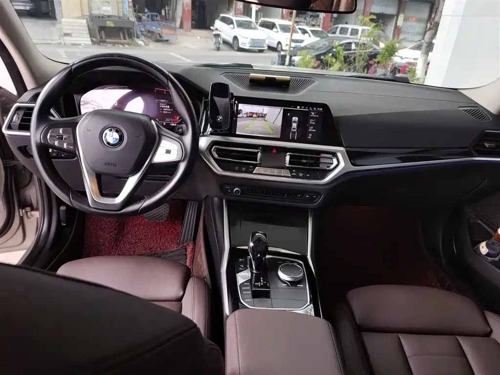 BMW 3 Series 2019 — фото 10