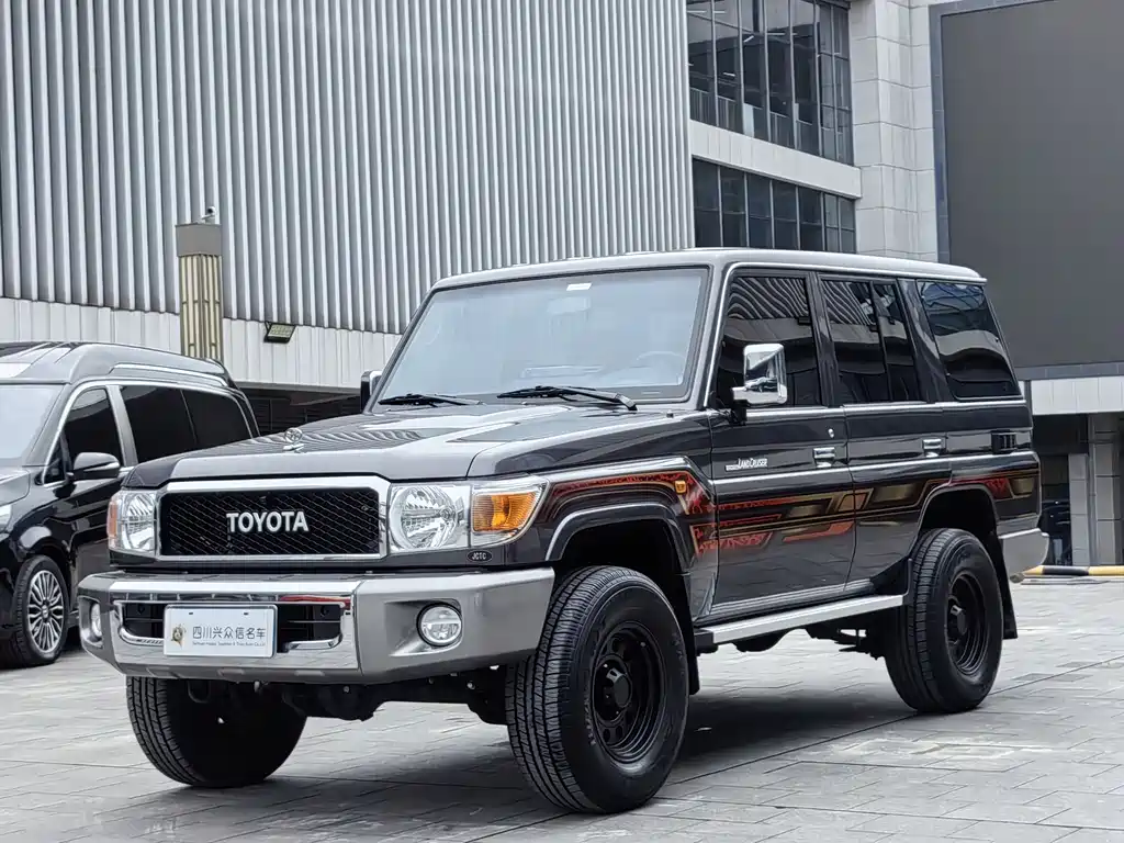 Toyota Land Cruiser 2023 — фото 2