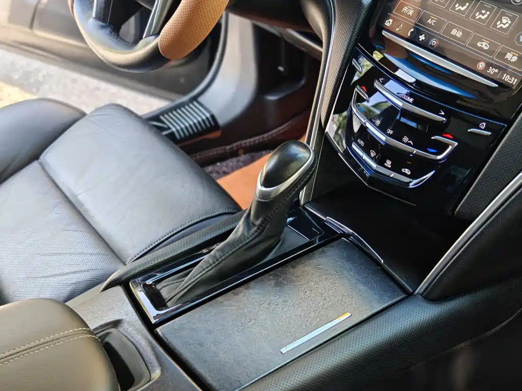 Cadillac XTS 2017 — фото 10