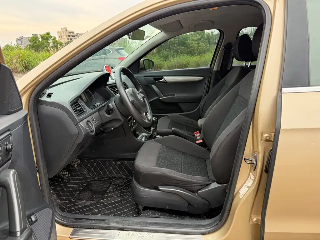 Volkswagen Lavida 2013