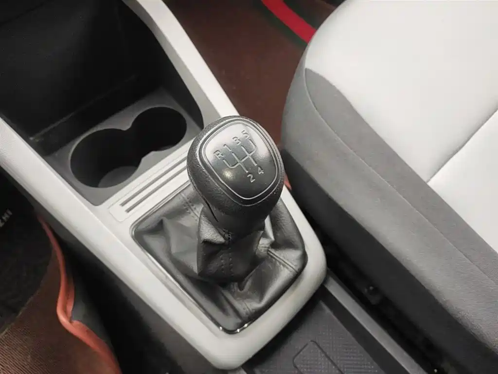 Skoda Fabia 2015 — фото 14