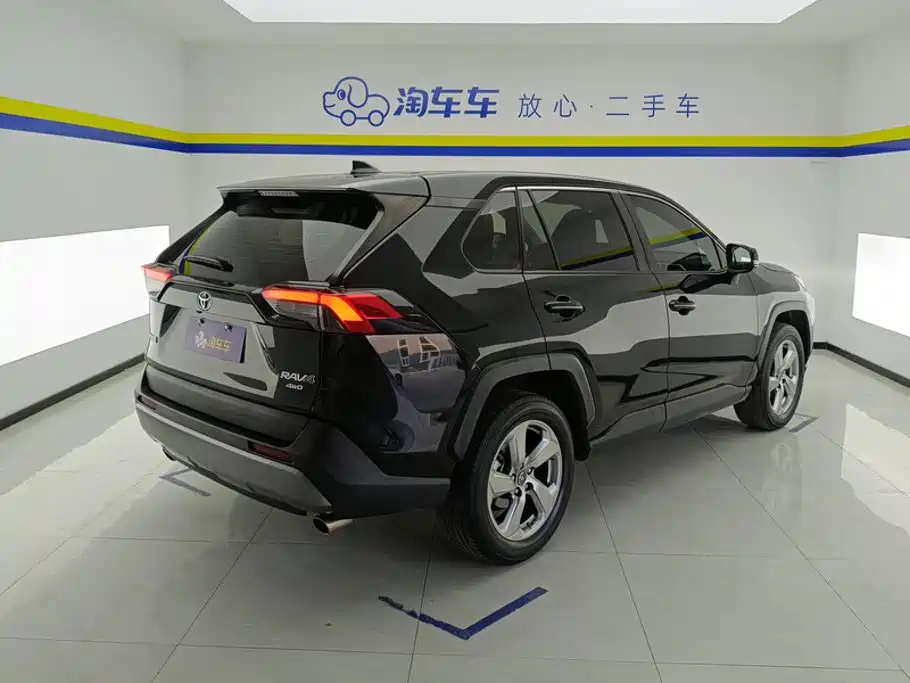 Toyota RAV4 2021 — фото 3