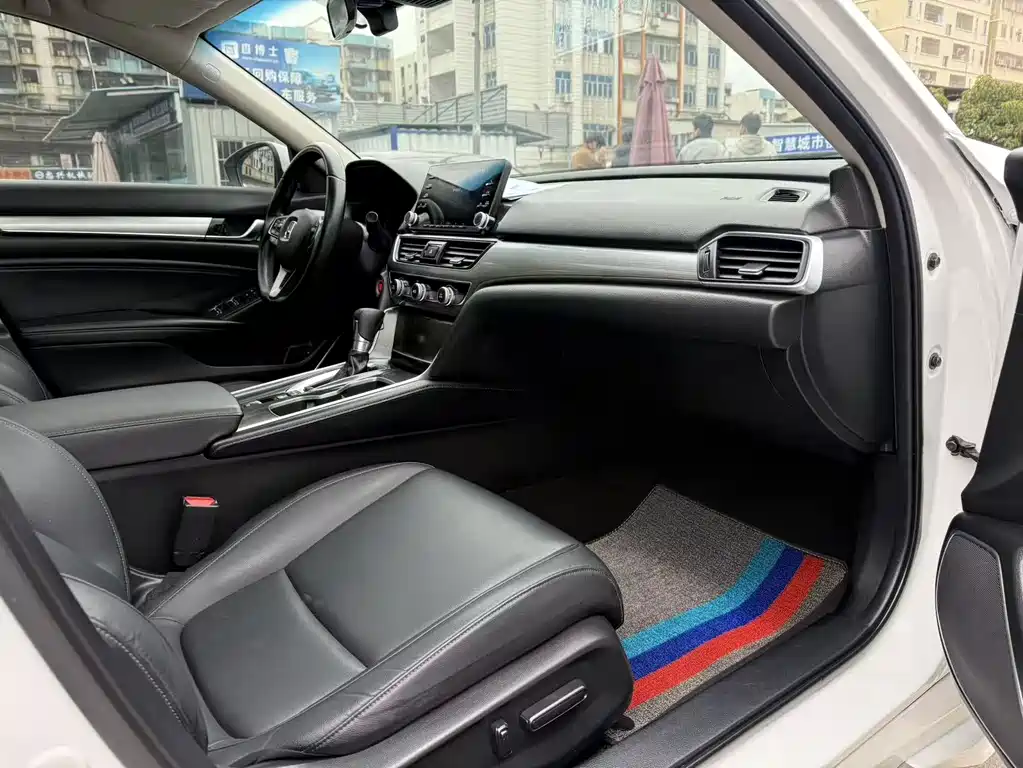 Honda Accord 2020 — фото 10