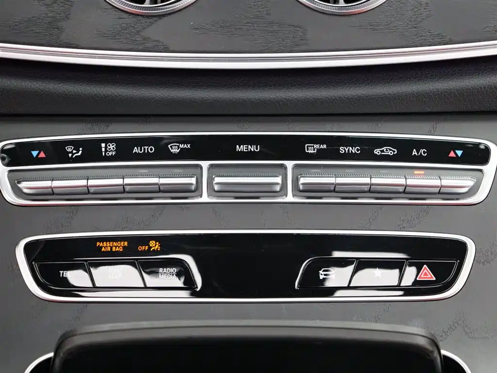 Mercedes-Benz E-Class 2021 — фото 17