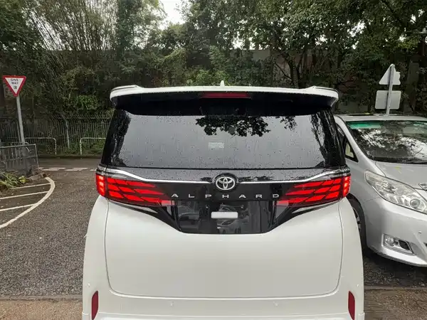 Toyota Alphard 2025