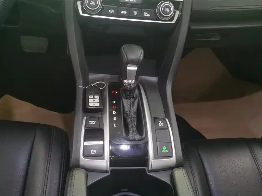 Honda Civic 2019 — фото 16