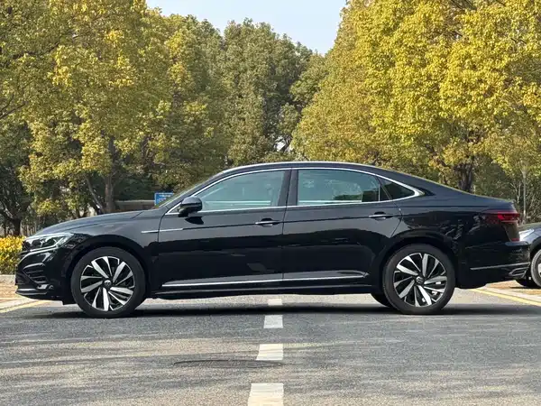 Volkswagen Passat 2023