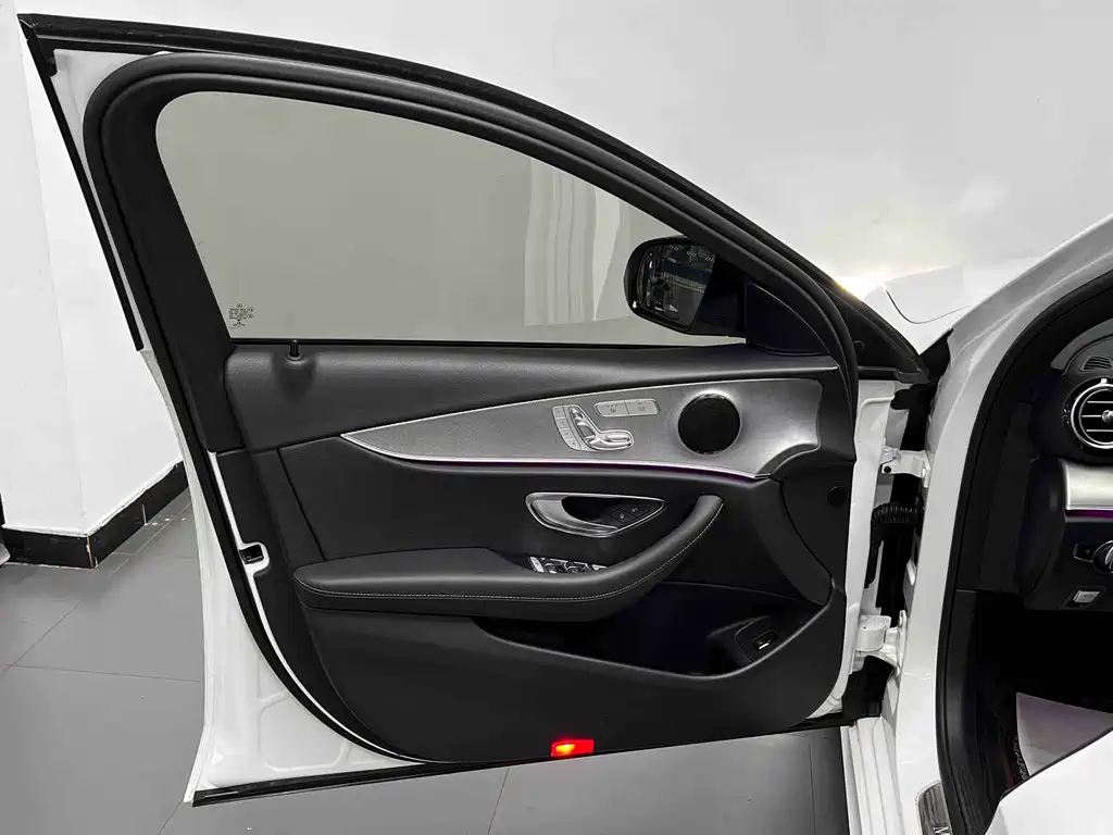 Mercedes-Benz E-Class 2020 — фото 16