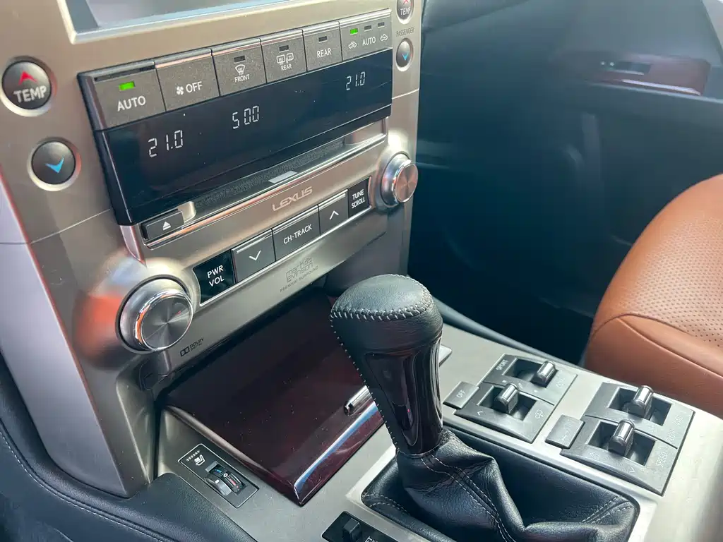 Lexus GX 2015 — фото 16