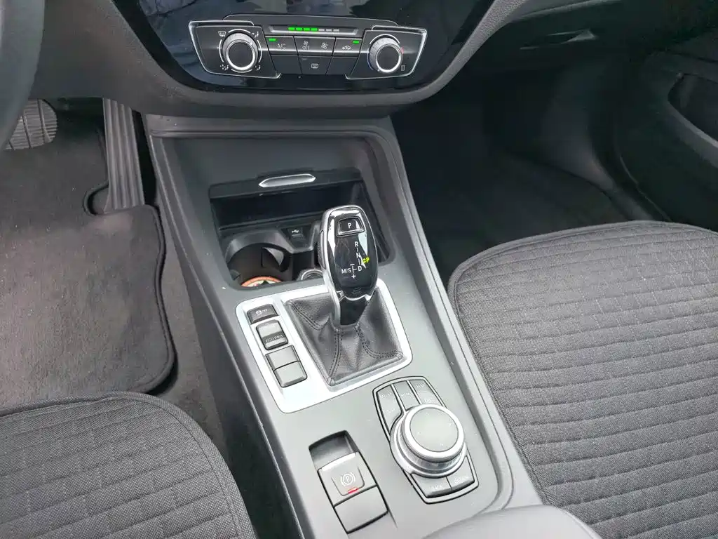 BMW 1 Series 2021 — фото 14
