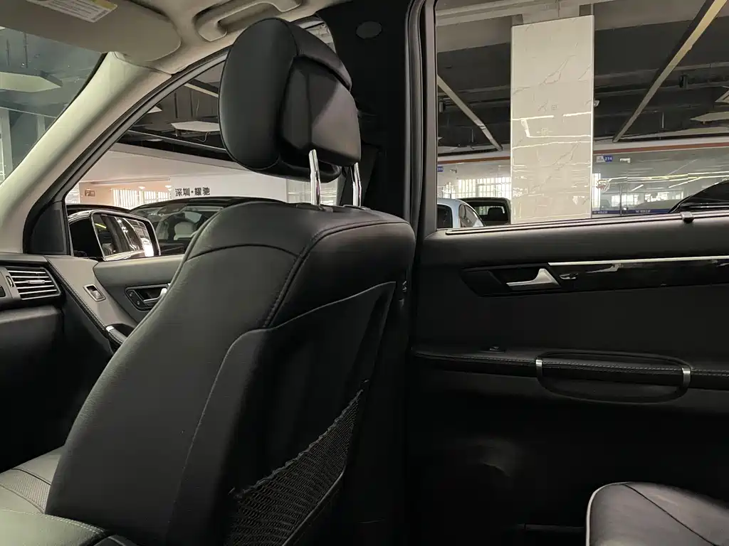 Mercedes-Benz R-Class 2017 — фото 35