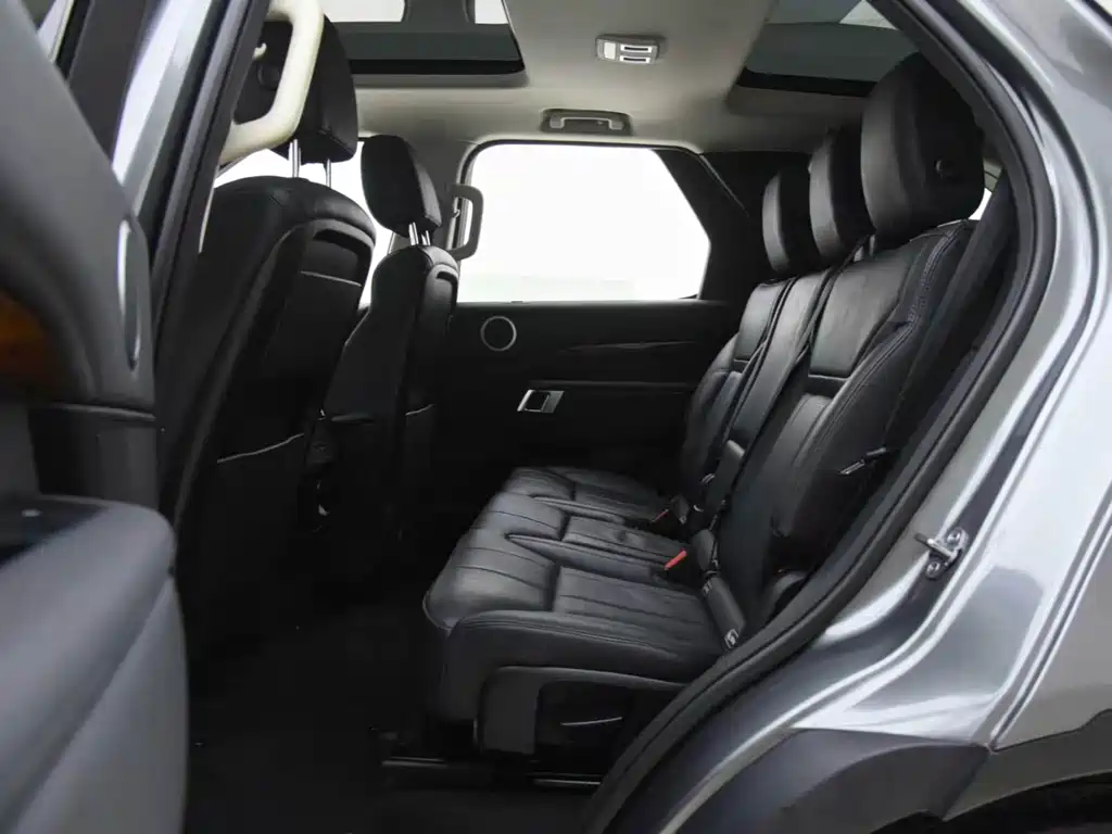 Land Rover Discovery 2017 — фото 10
