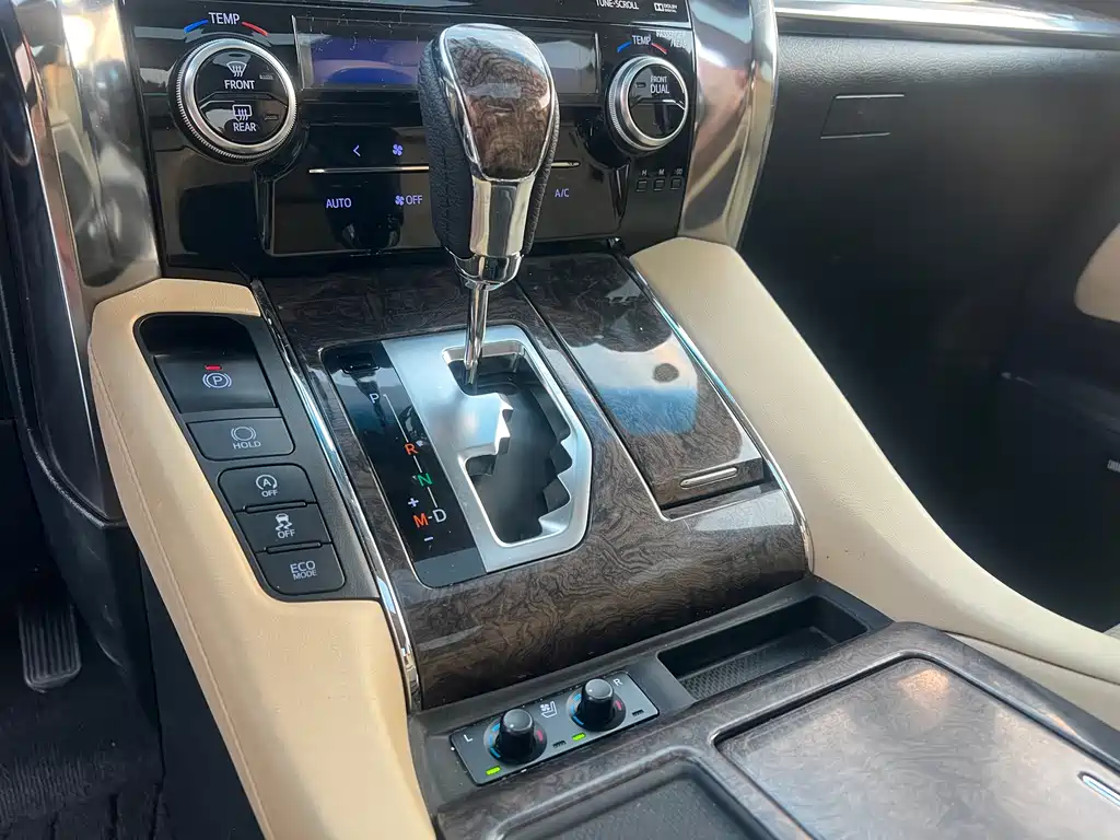 Toyota Alphard 2018 — фото 21