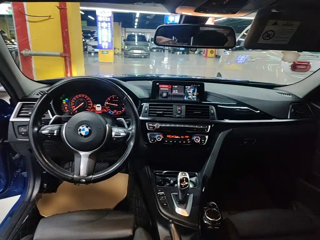 BMW 3 Series 2018 — фото 10
