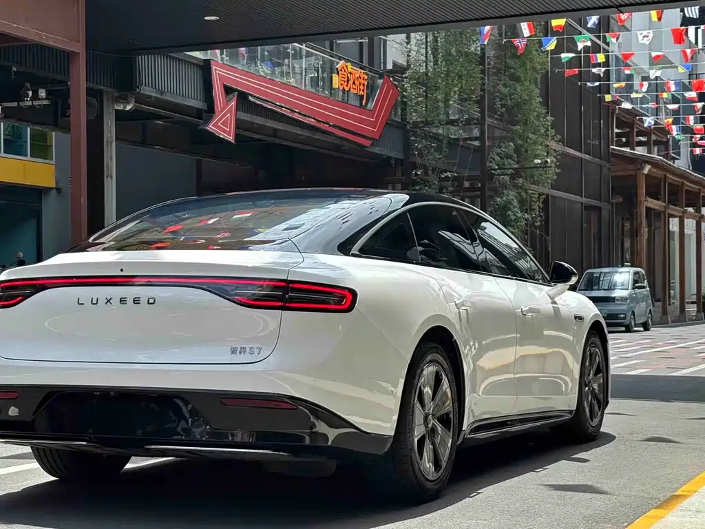 Luxeed Zhijie S7 2024