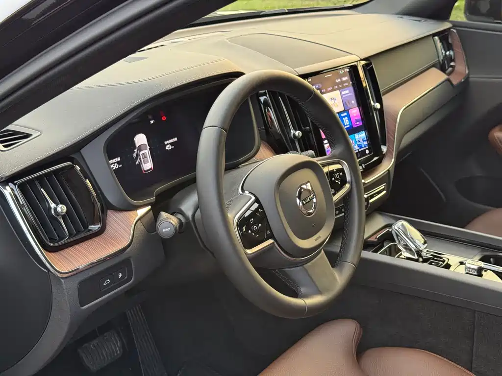 Volvo XC60 PHEV 2024 — фото 14