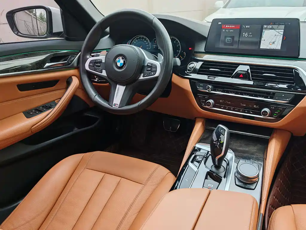 BMW 5 Series 2017 — фото 22