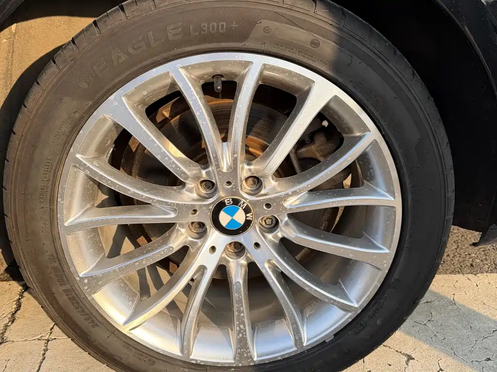 BMW 5 Series 2015 — фото 9