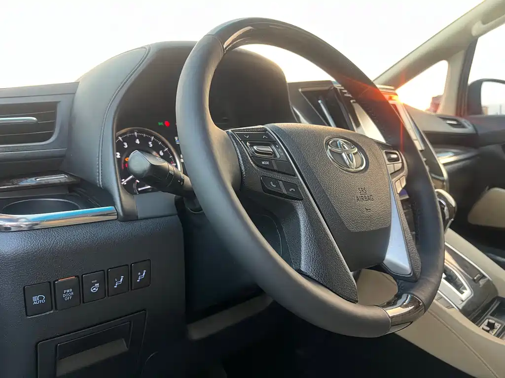 Toyota Alphard 2018 — фото 19