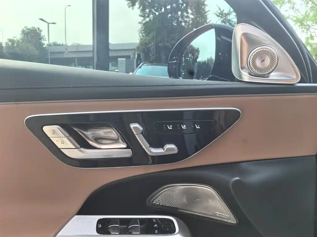 Mercedes-Benz E-Class 2025 — фото 13