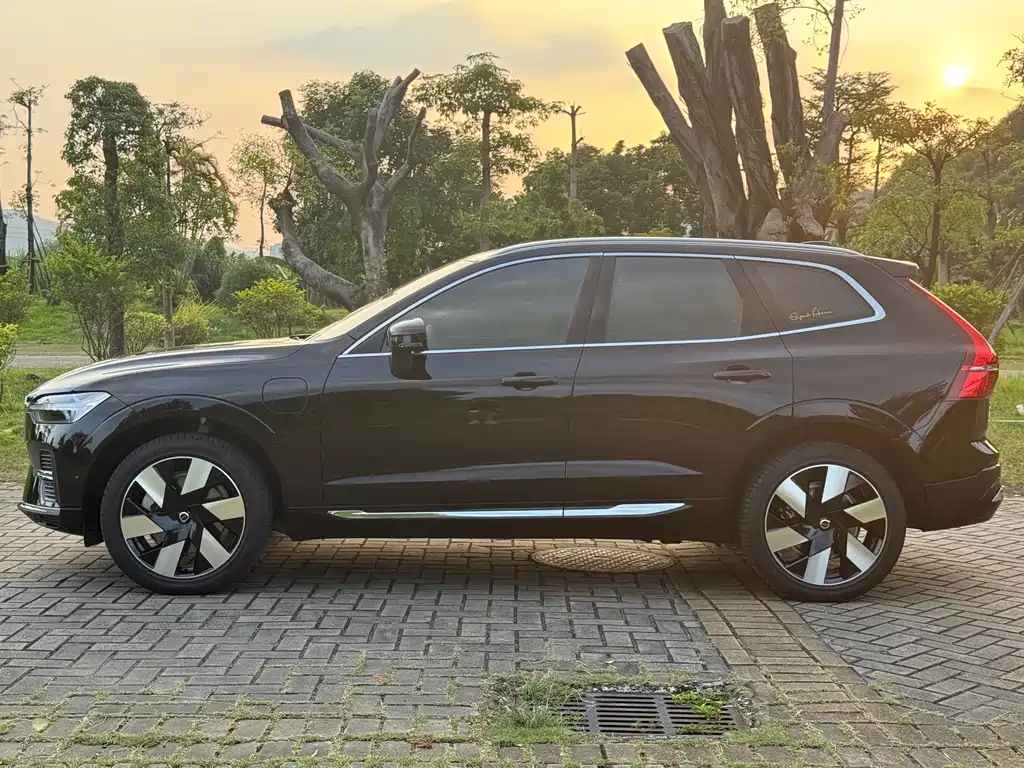 Volvo XC60 PHEV 2024 — фото 4