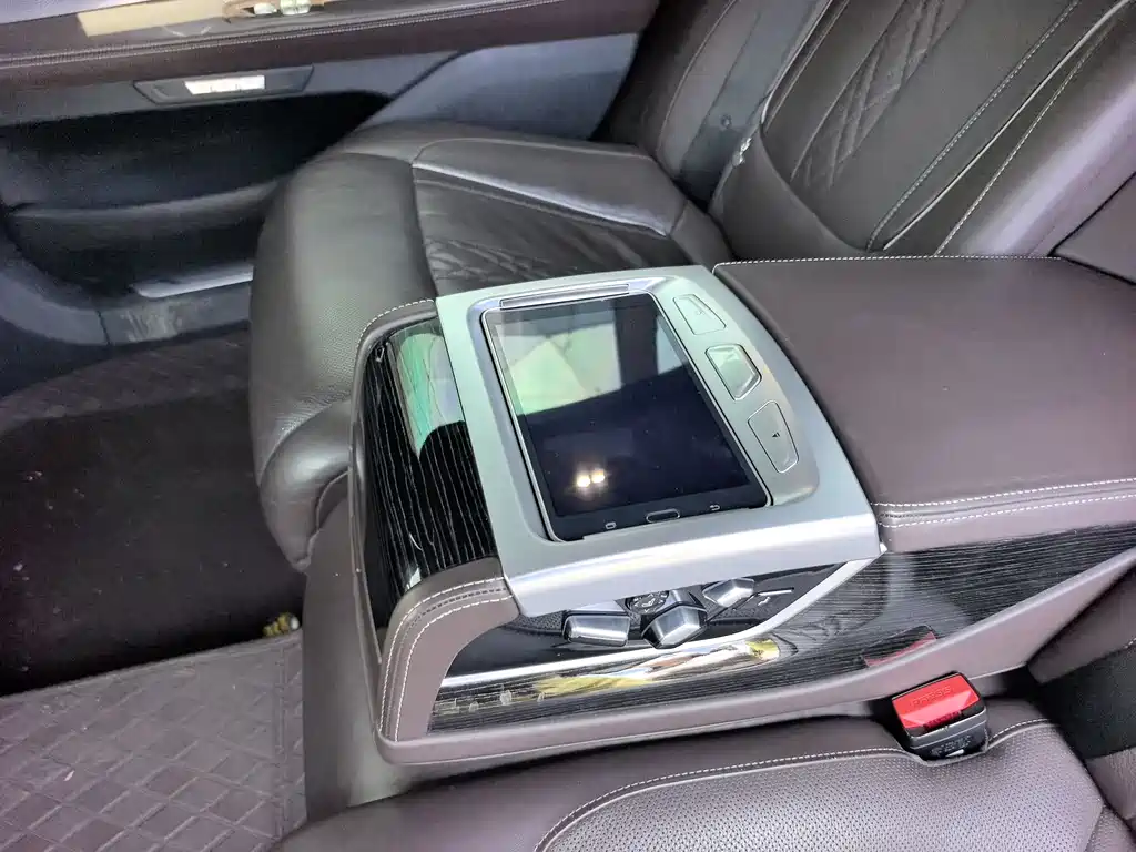 BMW 7 Series 2017 — фото 13