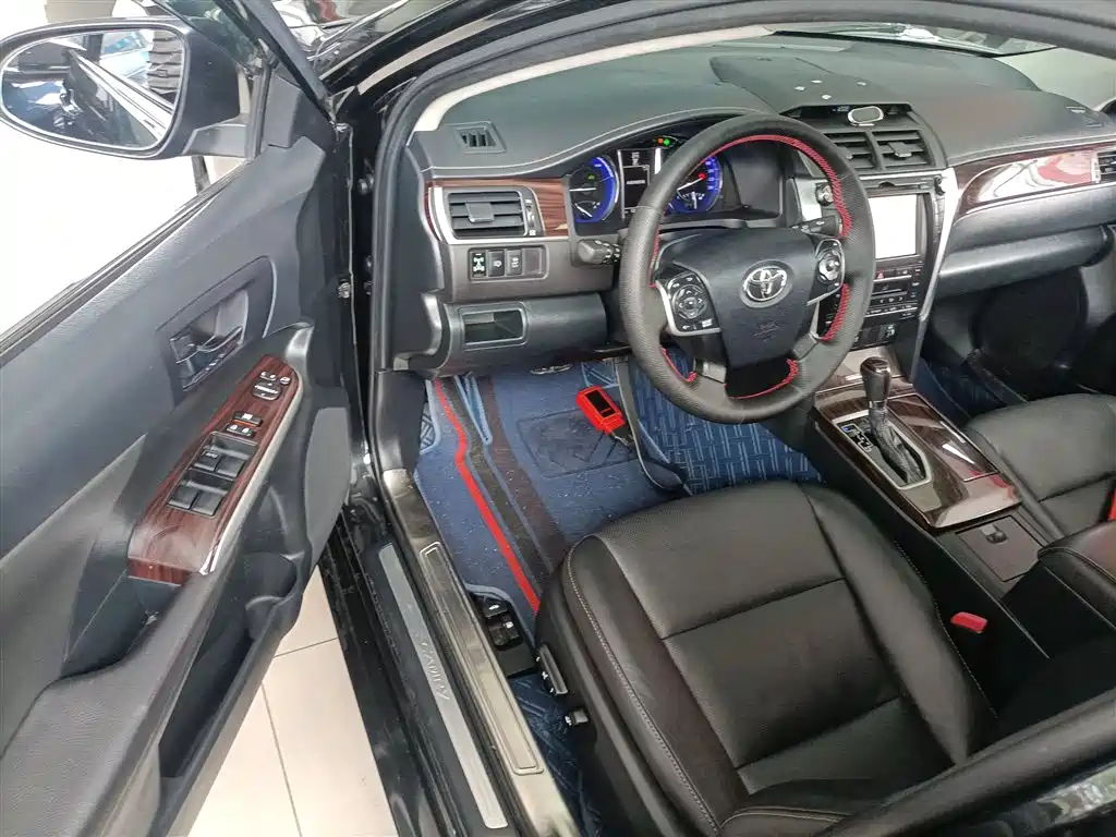 Toyota Camry 2017 — фото 13