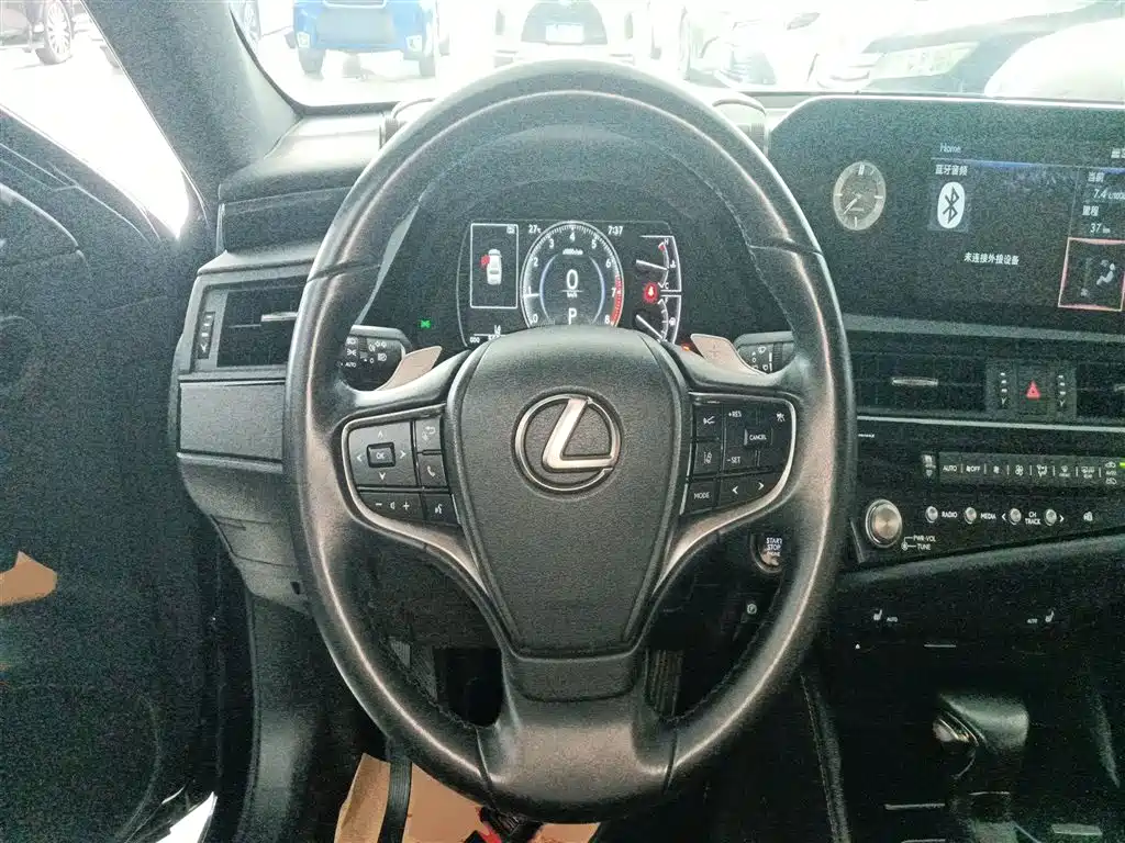 Lexus ES 2022 — фото 11