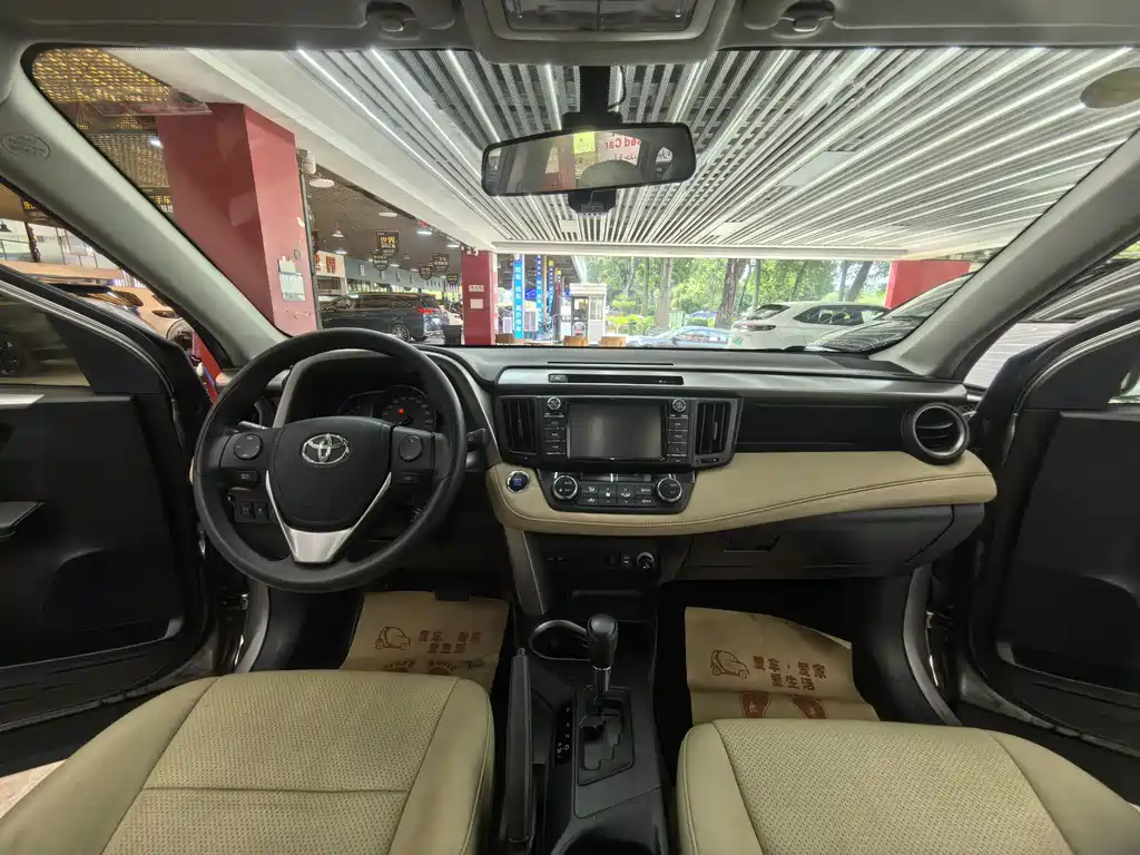 Toyota RAV4 2017 — фото 14