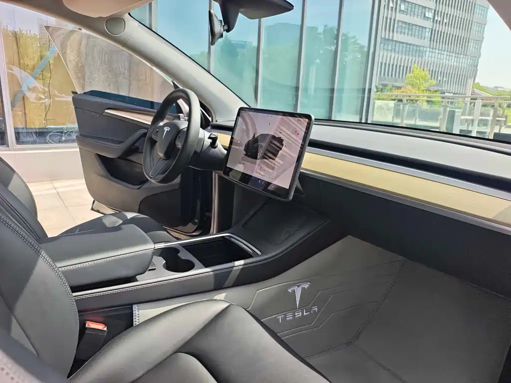 Tesla Model Y 2023 — фото 10