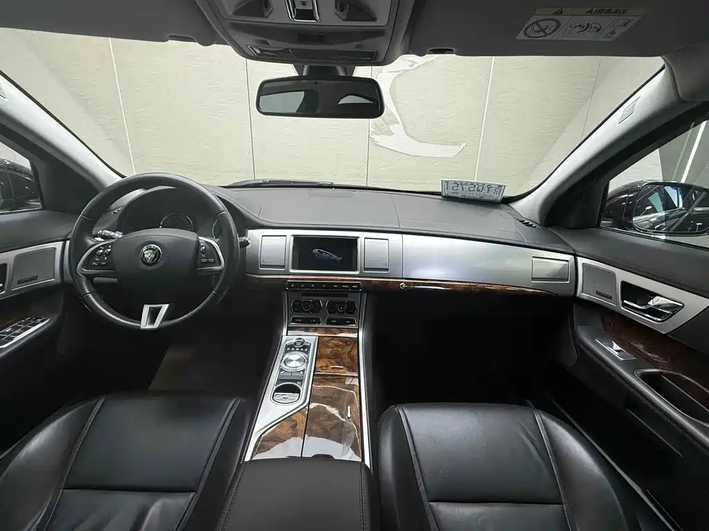 Jaguar XF 2014 — фото 9